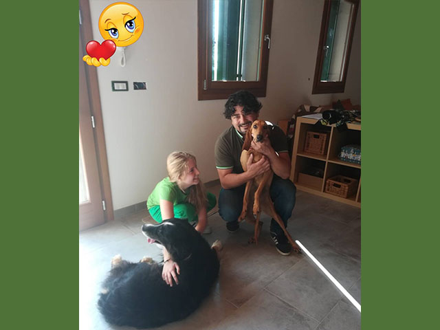Dina a casa!